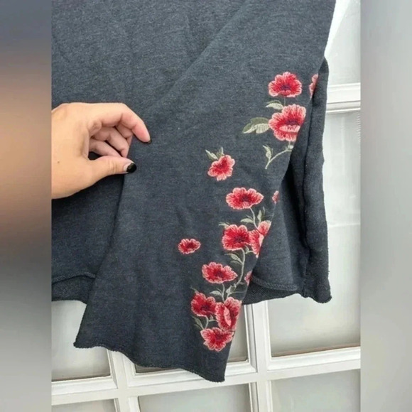 American Eagle Y2K Grey/Blue Cropped Floral Embroidery Sweatshirt Size Small S - Picture 4 of 11